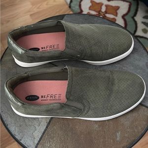 Dr. Scholls Madison (Willow/ sage color) size 10 - worn once